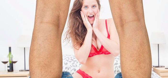 femme surprise par l'augmentation de la taille du pénis d'un homme photo 2