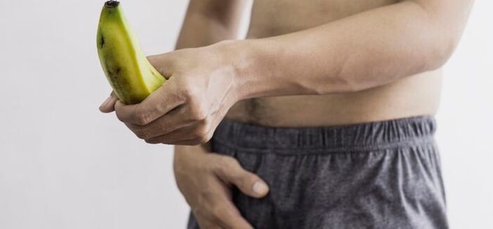 taille du pénis masculin en utilisant une banane comme exemple